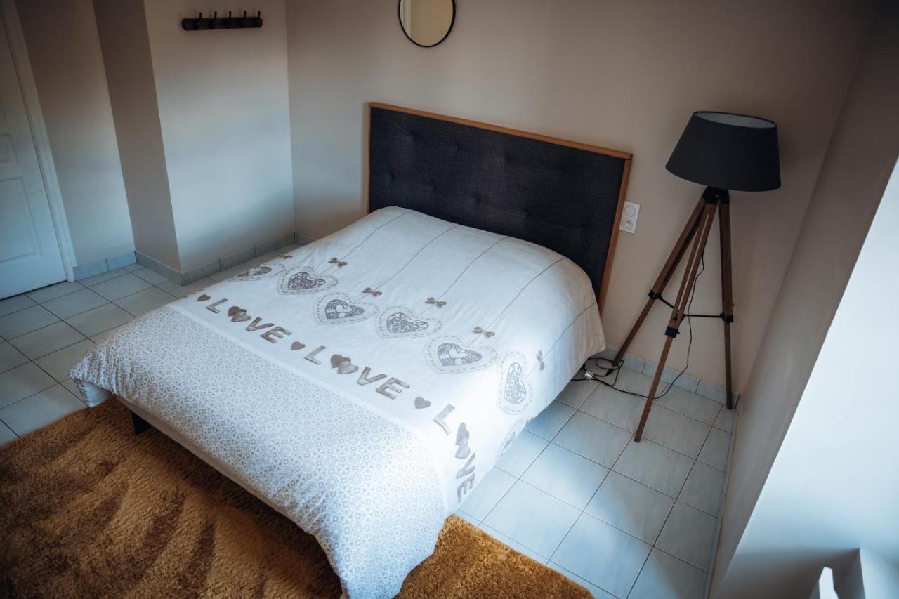Rare, belle maison de 90 m2 au pied du château Fougères Extérieur photo